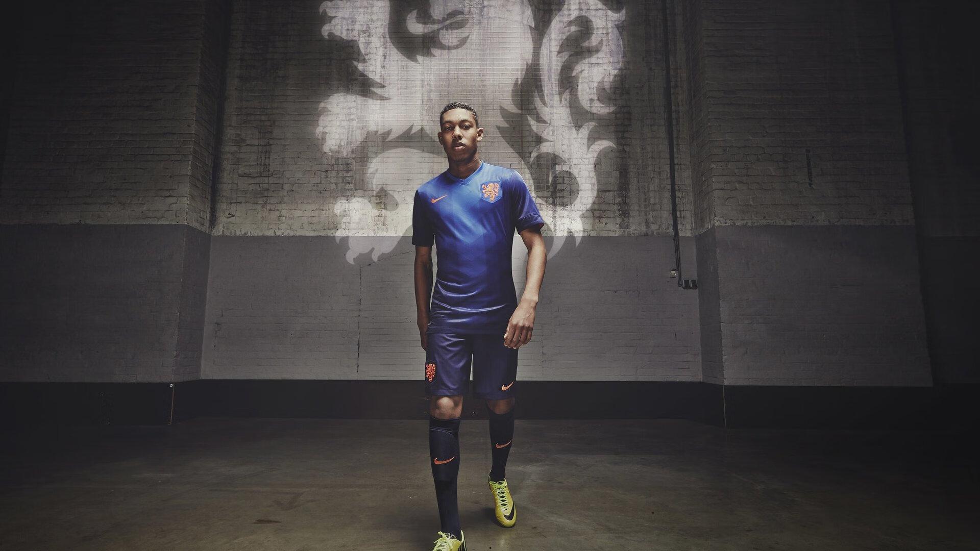 英格兰球迷对VAR争议再起，科技与情感的激烈碰撞