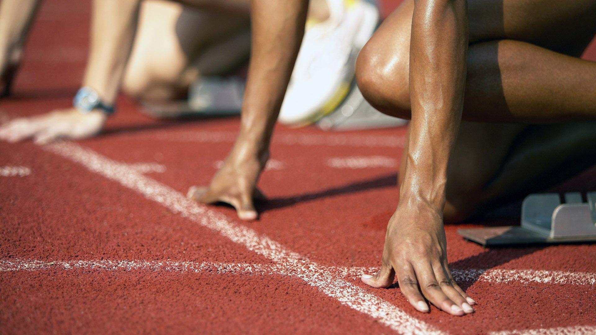 博格巴挥拳狂喜!法国队惊险晋级,更衣室沸腾庆祝